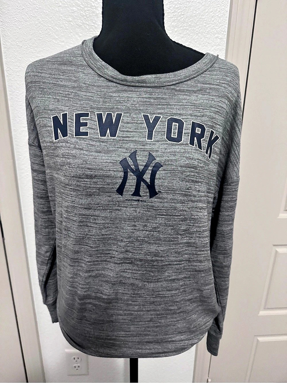 New Era New York Yankees Long Sleeve Top in Gray Size XS